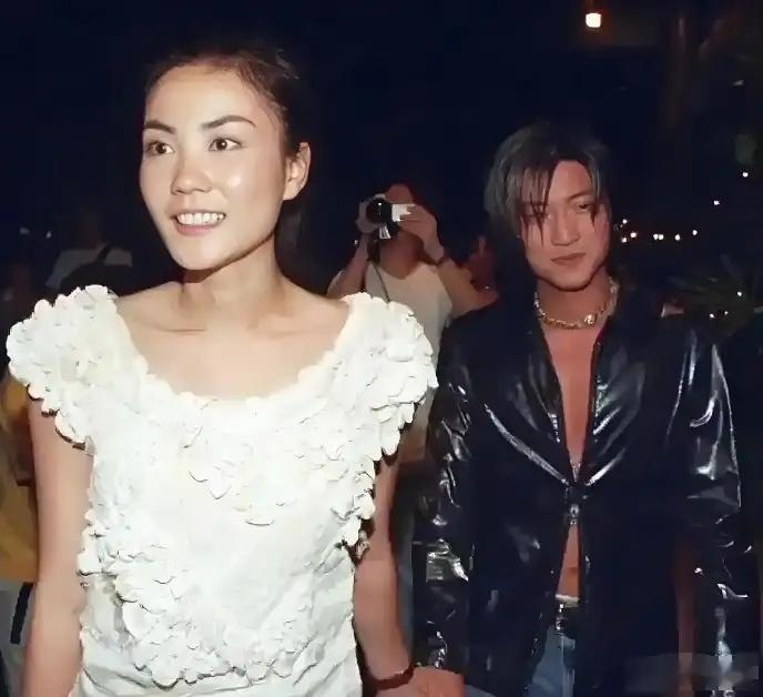 谢霆锋为什么会被王菲迷得神魂颠倒？有人说，王菲太会拿捏男人；也有人怀疑谢霆锋是不