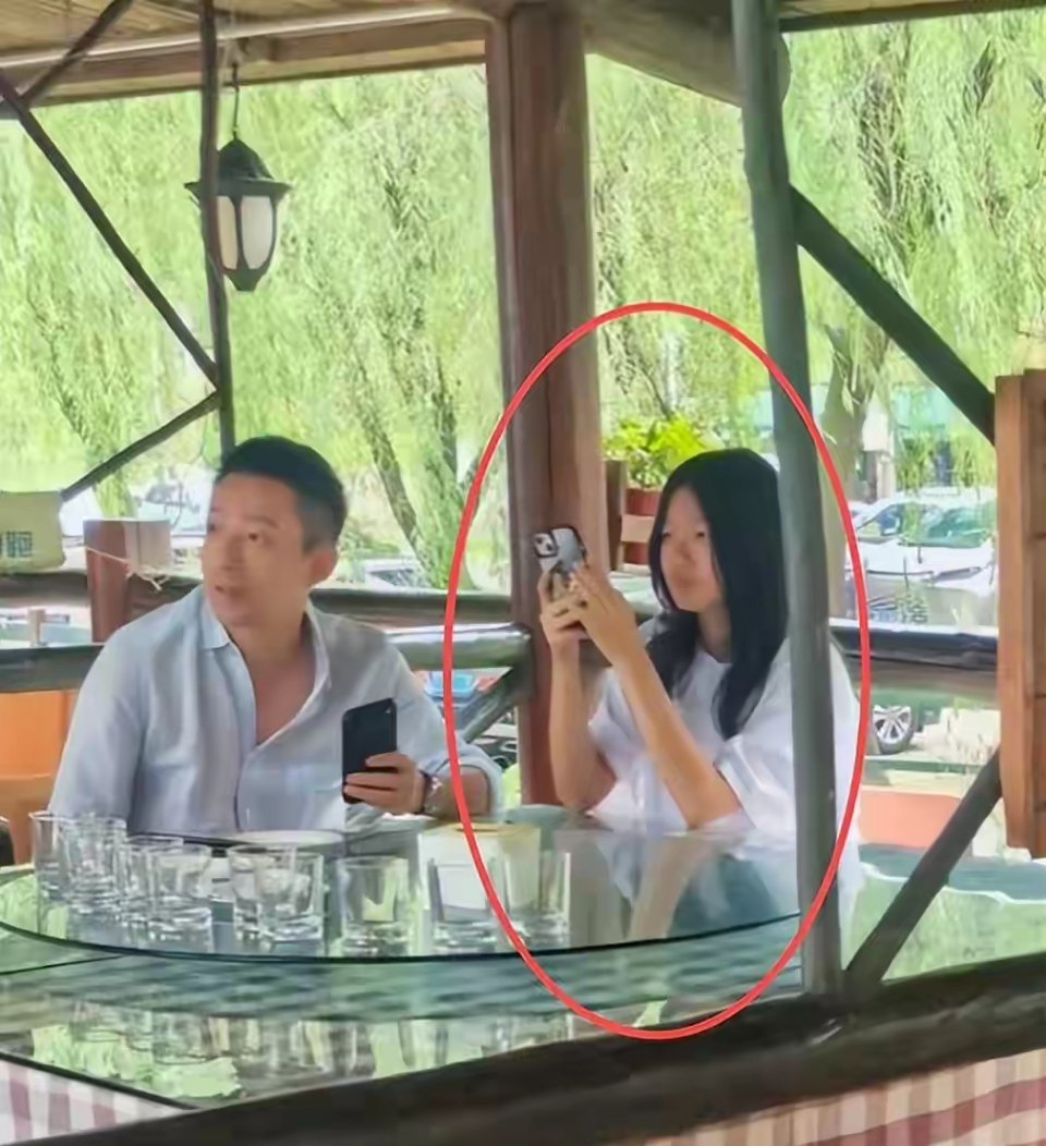 汪小菲带女儿过中秋，小玥儿身高165神似大S，五官紧凑未见马筱梅​