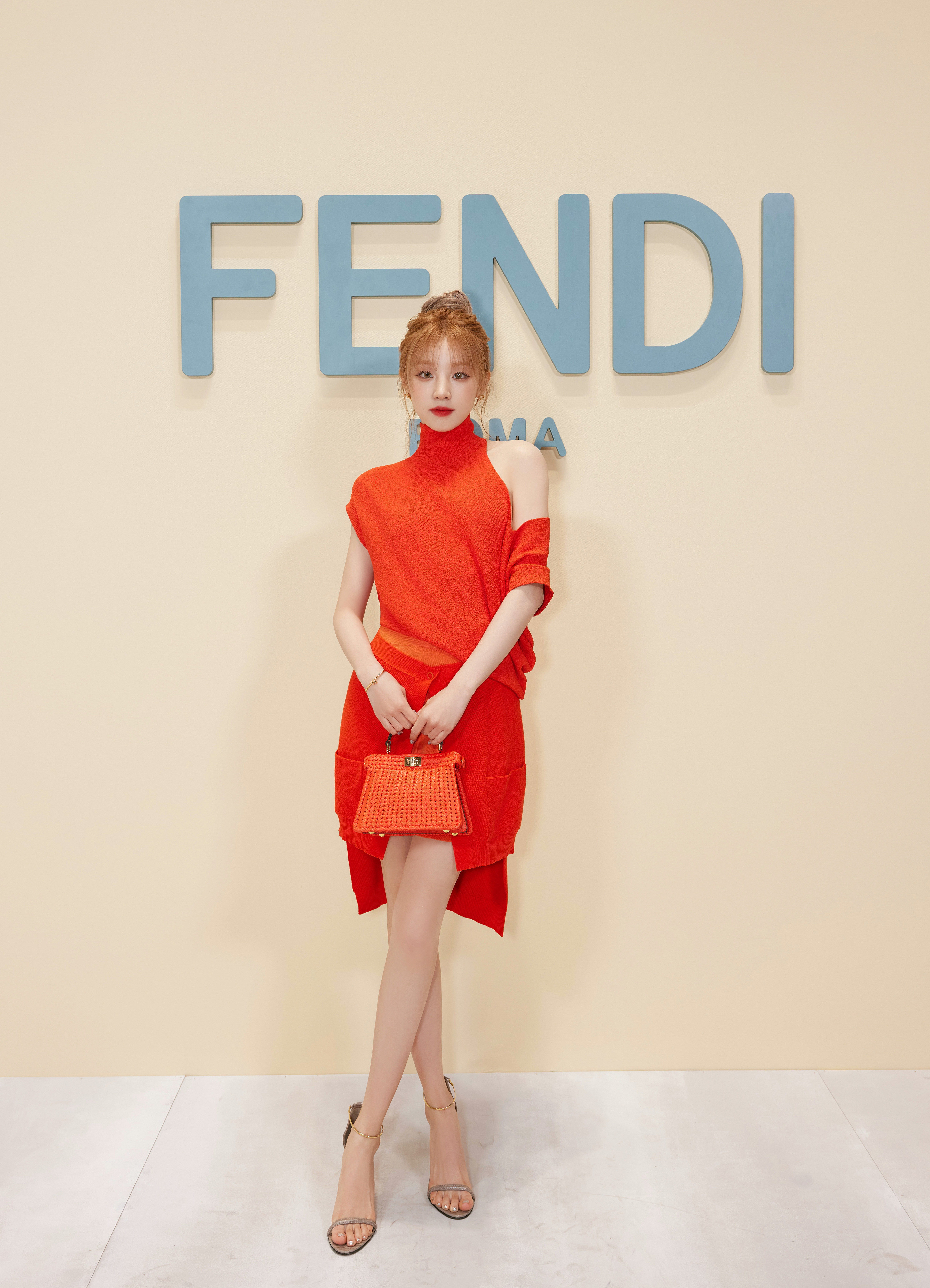 宋雨琦米兰时装周：FendiAW24秀场造型​​​