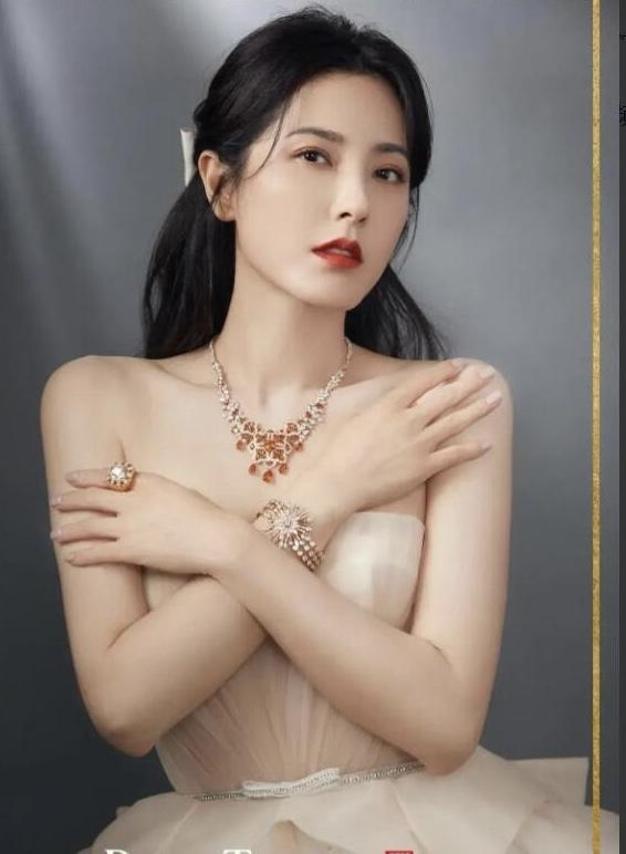 这是中戏有史以来最美的女明星，没有之一，她真就是大美女，除了美貌，还有最重要的气