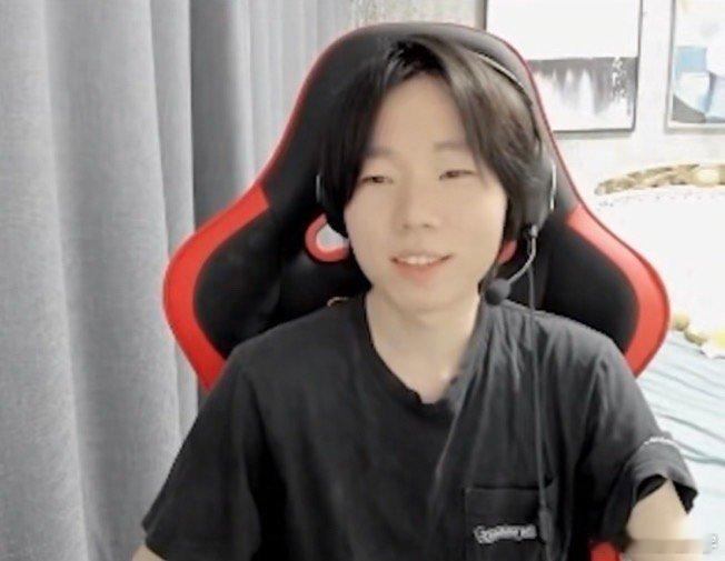 pyw：我之前问过俊神为啥不直播，他说太累了，他说钱是赚不完的！dota2​​