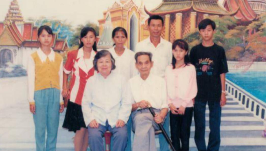 1988年，在台湾潜伏42年的地下党利用假身份回家，才知道当年新婚9天的妻子，一