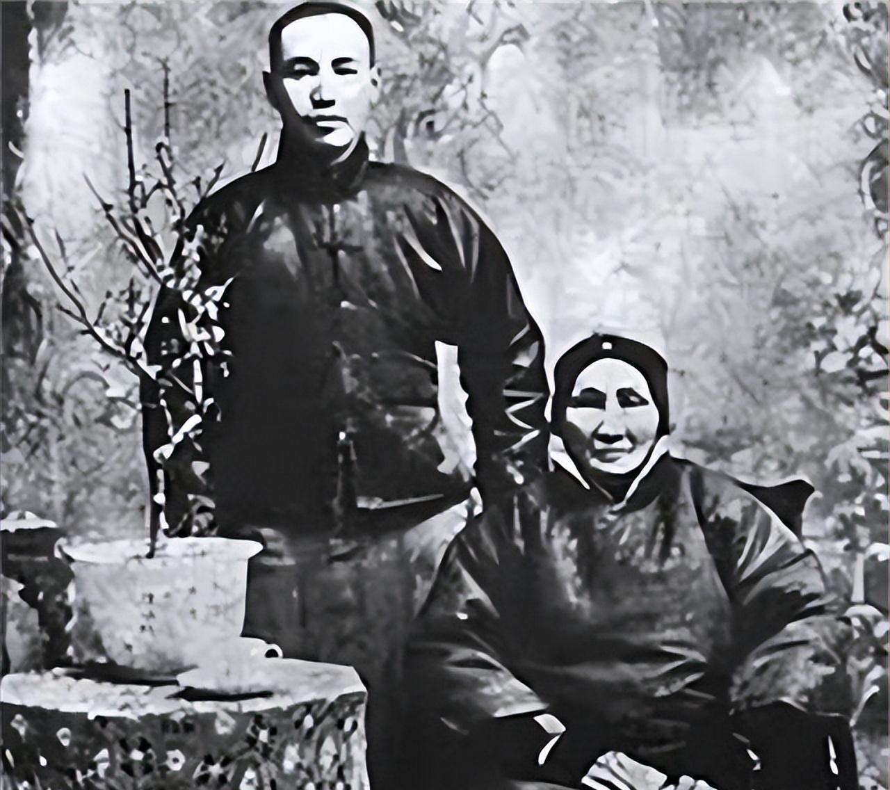 1921年6月14日，蒋介石的母亲王采玉病逝。临终前她叮嘱蒋介石，在她死后务必要