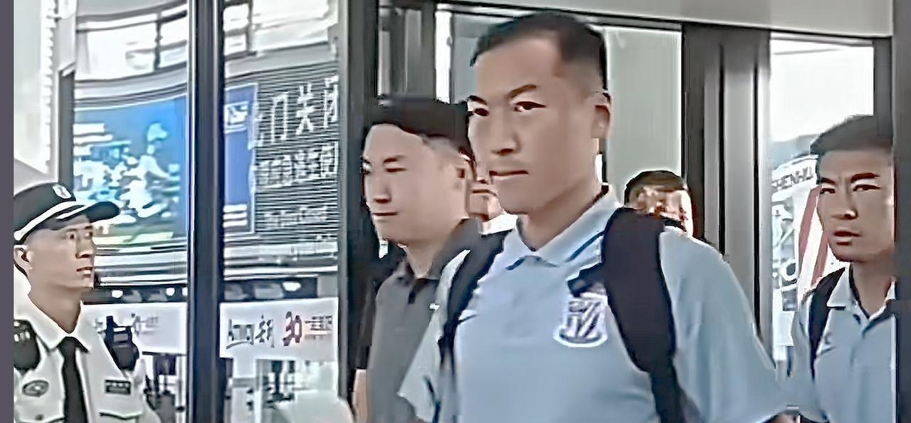亚冠第一轮申花基本是大面积轮换了，吴曦、于汉超领衔，两外援出征，对手排名k联赛第