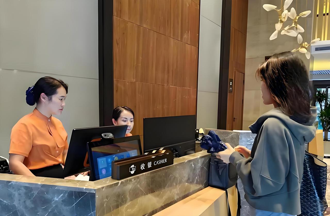 很多人疑惑，为啥现在那么多酒店都撑不下去倒闭了？首先最关键的一点，好多酒店的需求