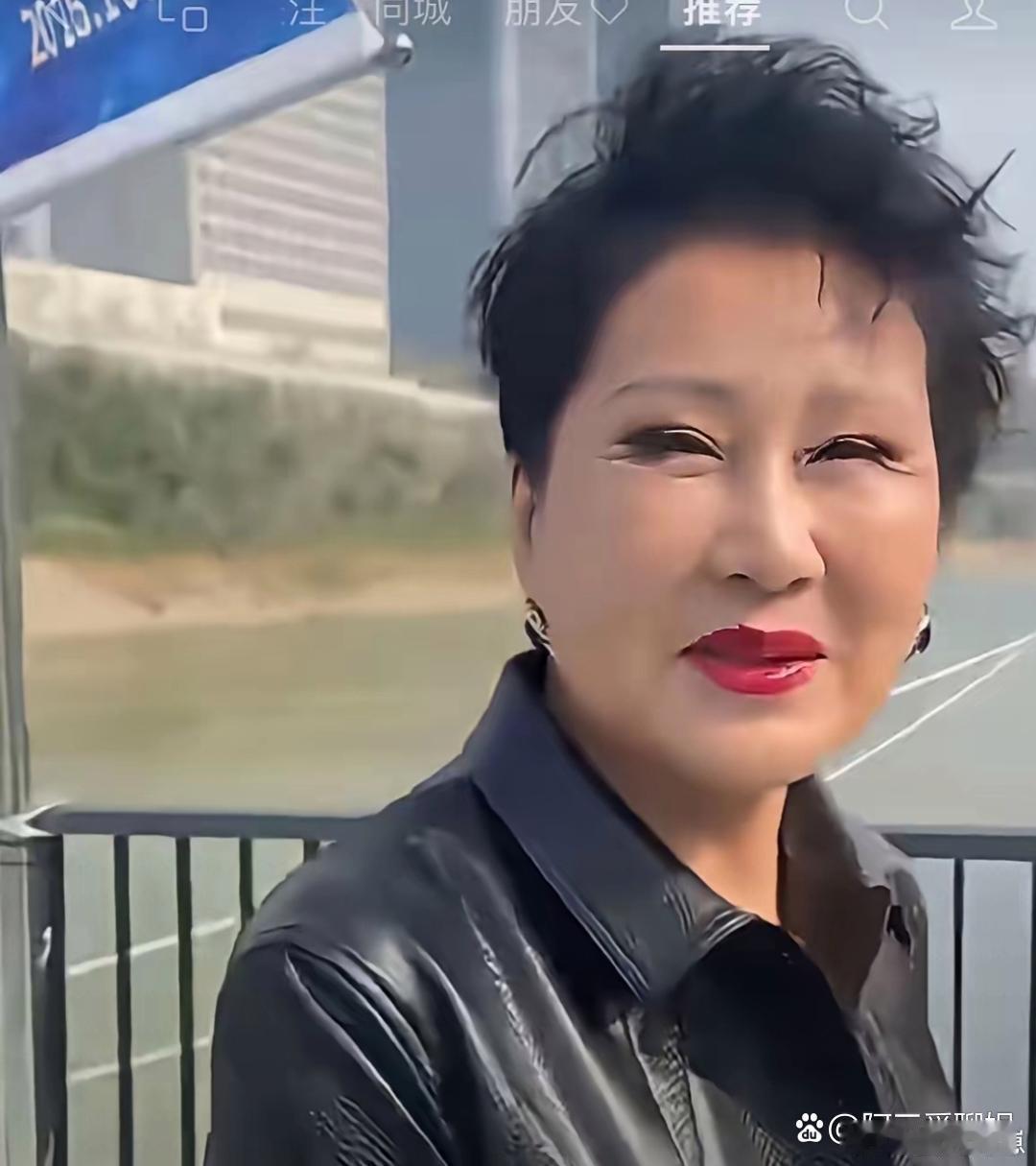 变化实在太大，差点没认出这是张凯丽，整个人的样貌气质和从前差别很明显。