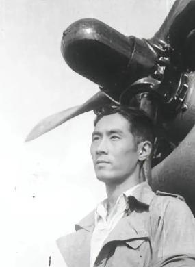1944年，飞行员王光复，在炸毁日军军列后，正打算返回，谁知途经日军机场时，却发