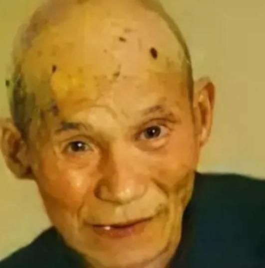 他从20岁的小伙子一直关到77岁的老人才被释放，令人意外的是，出狱后他竟想回到监