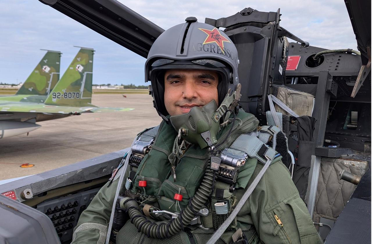 当地时间2025年11月15日，印度空军通报，印度空军苏-30MKI战斗机飞行员