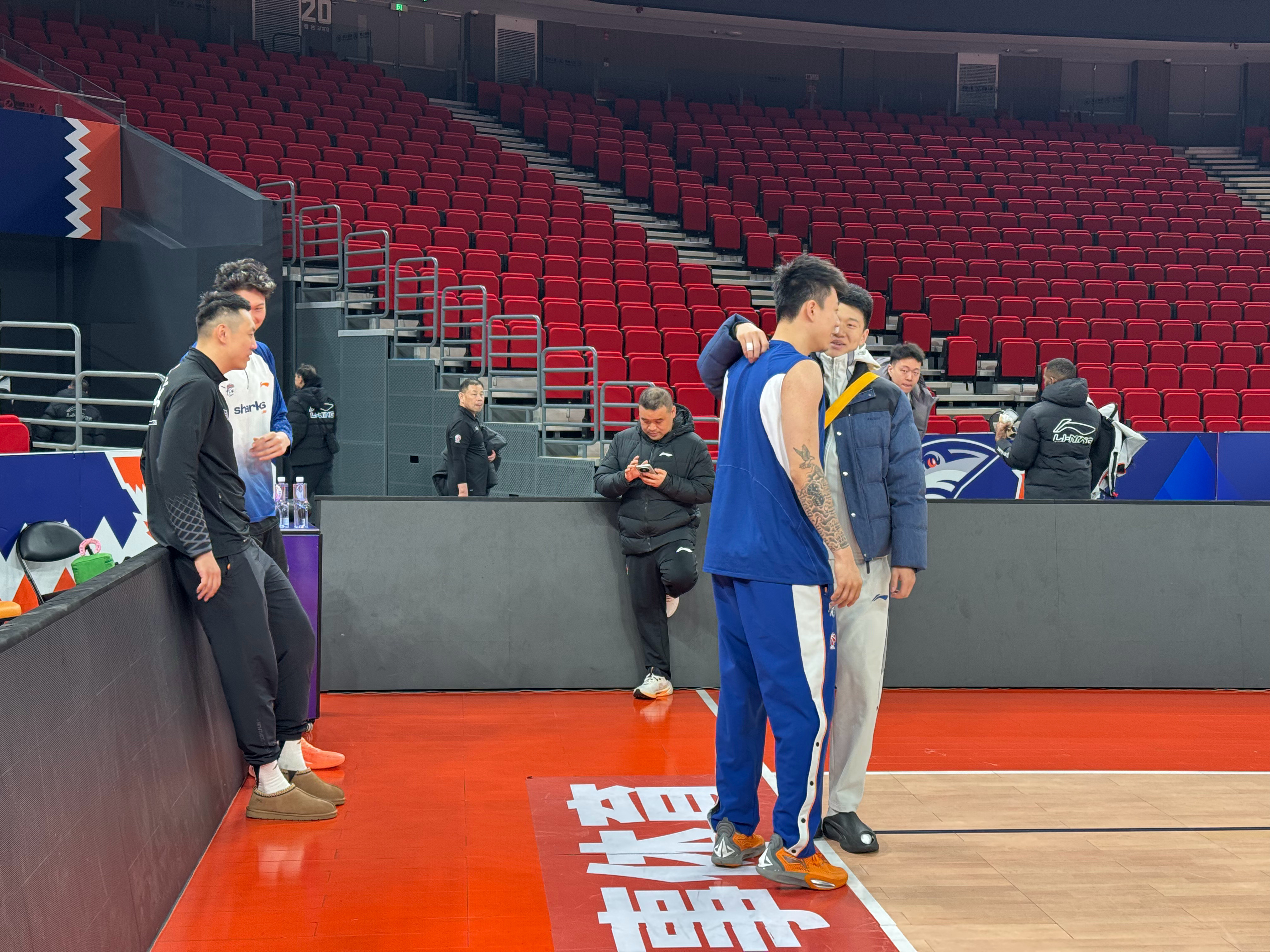 晓川问大王打不打潜力赛上海久事大鲨鱼上海男篮vs北京男篮