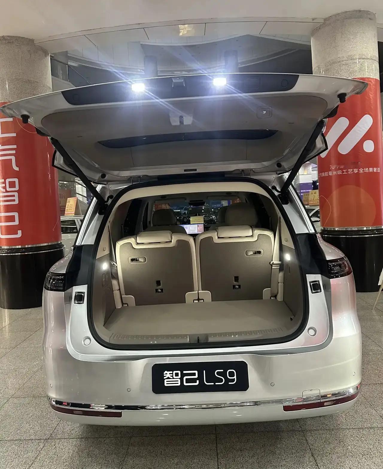 牛不牛！2022年，智己品牌卖了0.5万辆2023年，智己品牌卖了3.83万