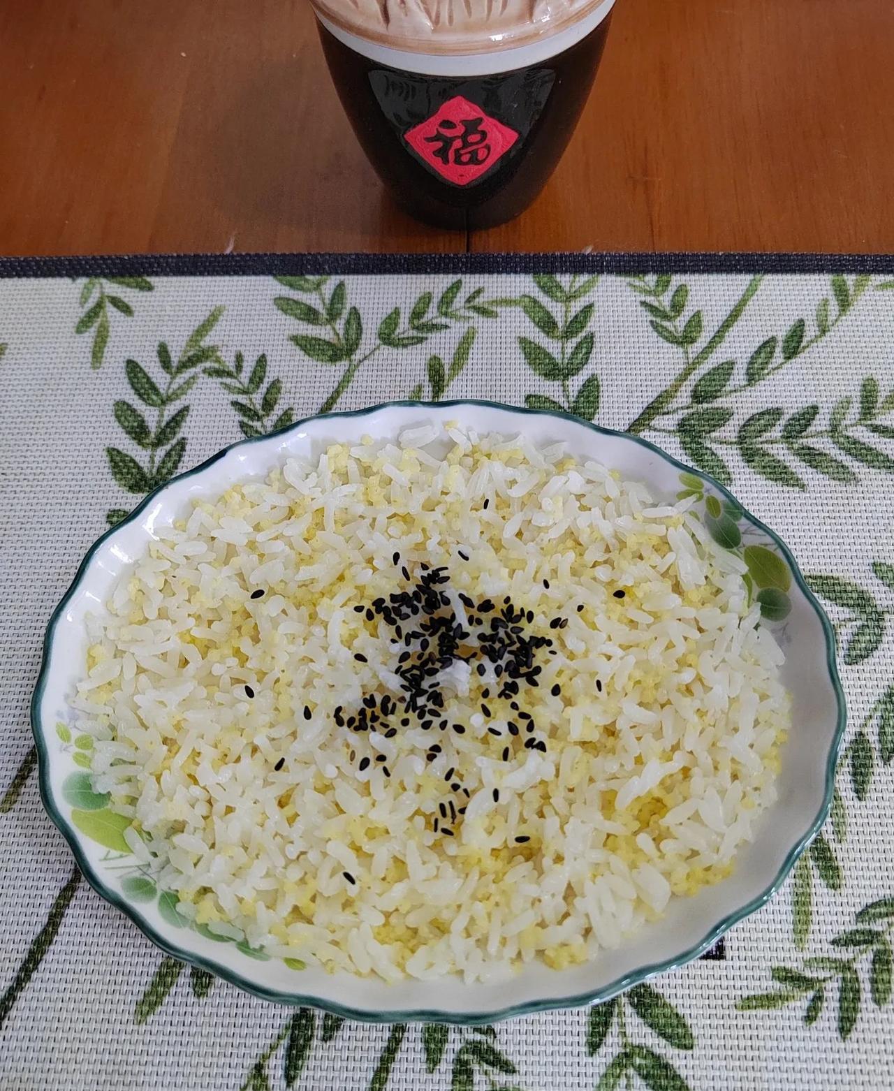 小老太太我，活了大半辈子了，第一次蒸“金银米饭”。没翻车，零失败！不瞒你说，也
