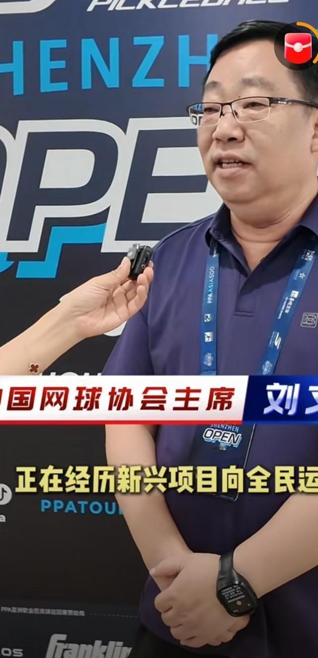 中国网协主席彻底尴尬！人才井喷是假象，仅靠郑钦文撑住流量赛后的美网球场，聚光灯