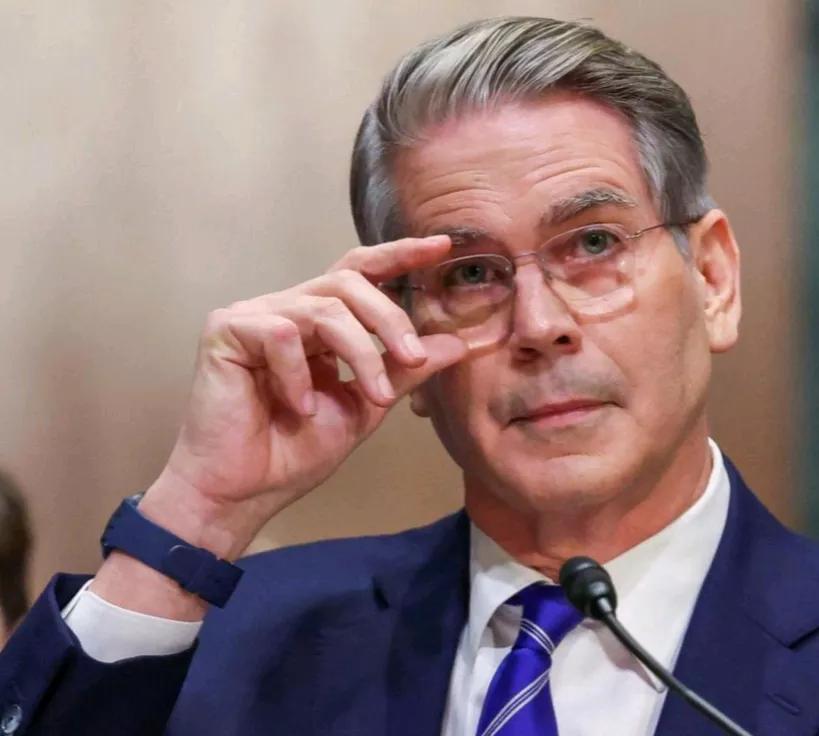 欧洲新闻网报道，当地时间24日，美国财长贝森特暗示，华盛顿有意愿支持加拿大阿尔伯