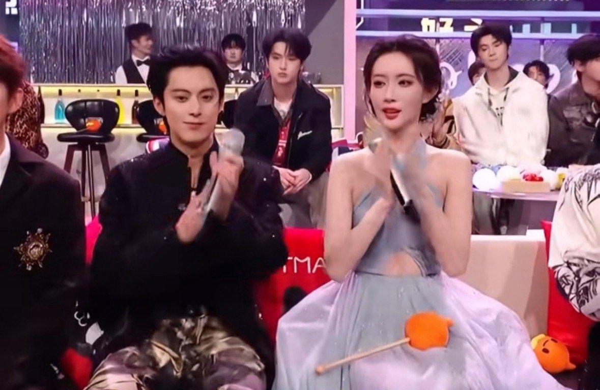 王鹤棣孟子义同框，再怎么明星表面上的体面还是要维持的。​​​