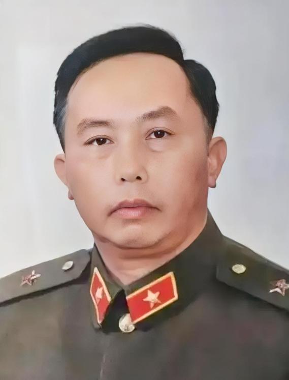 何其宗，自卫反击战英雄，1990年荣升中将，却在56岁时突然退役，定居四川营山，