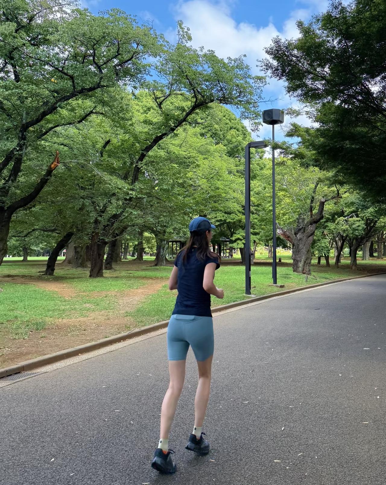 不要相信天天跑是自律的体现，不给身体留够充分的休息，受伤是早晚的事。若第二天有以