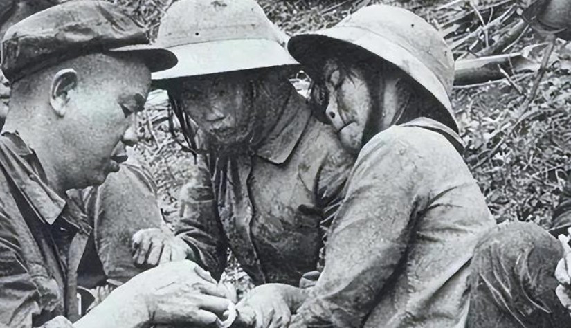 1979年，越南女兵混入我军队伍，并使用了很多阴险手段。为了识别这些女兵，有人提