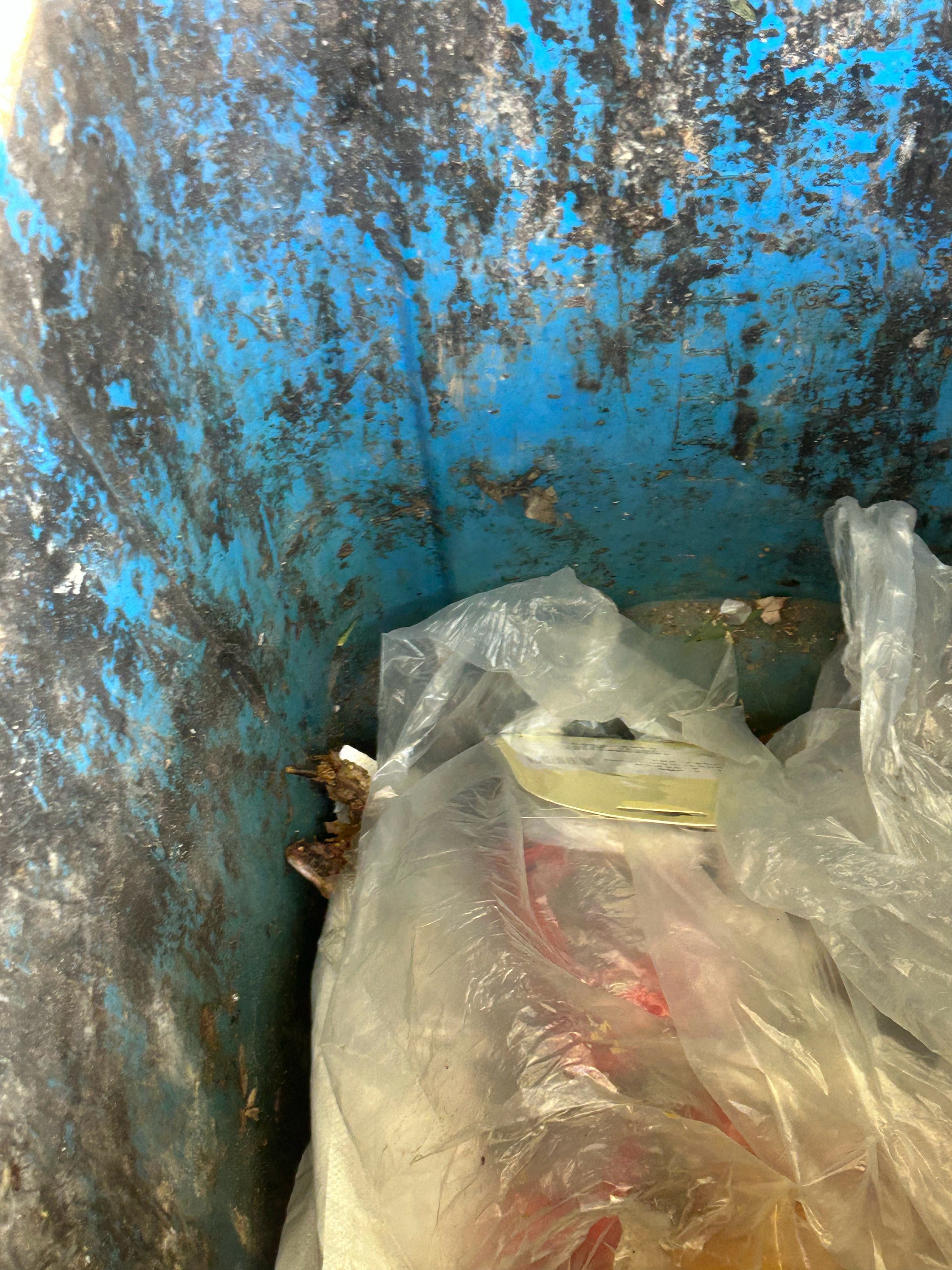我表妹是让车撞死的他给我爸一个318小汽车滑道的冰箱贴行啊这亲戚我断定了。别