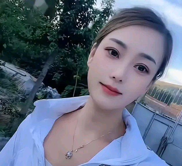 “半挂西施”王迪的离世太让人痛心了。12月23号，她在新疆高泉的冰雪路上出了车祸