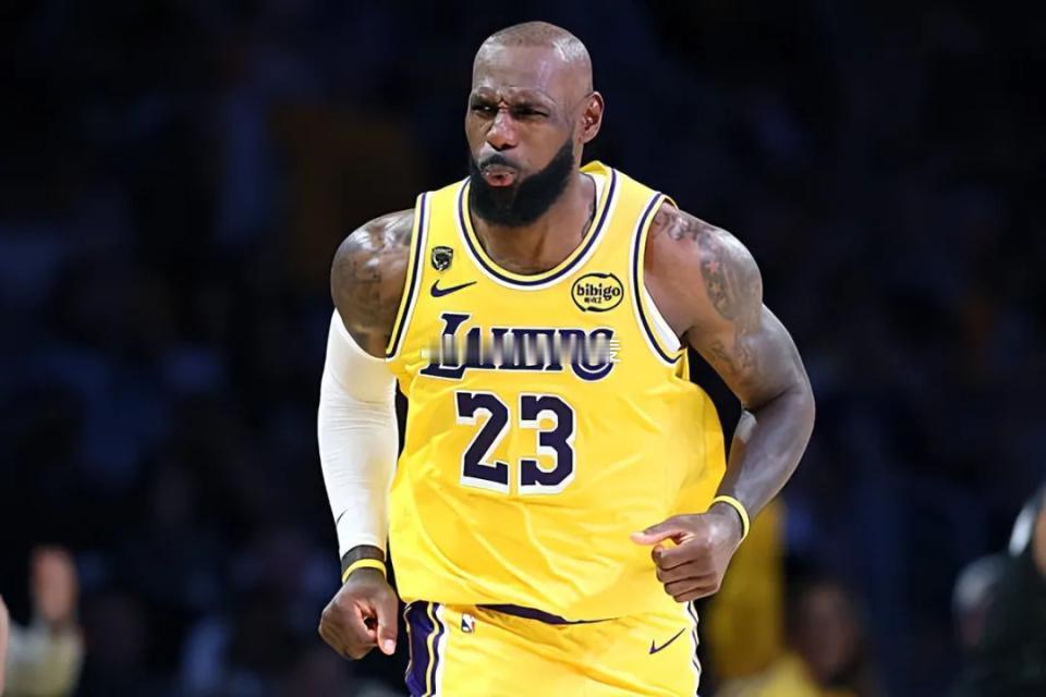 据ESPN记者AnthonySlater的消息，金州勇士管理层对签下勒布朗-詹
