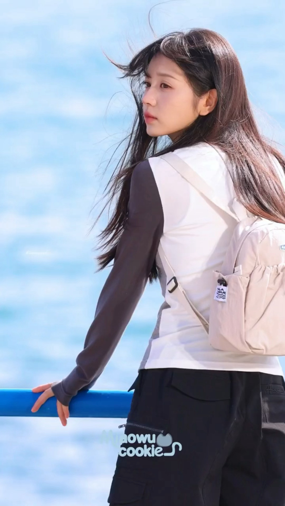 知夏学姐我来和你一起吹海风了…每一帧都美的像壁纸一样🥺🥺🌊田曦薇天才女友海