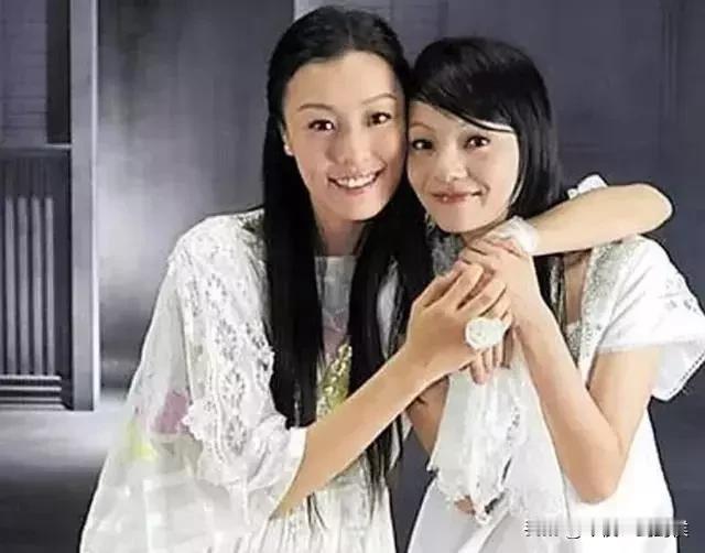 女邻居每次喝多了，都有一个奇怪的习惯，上厕所站着尿尿。这让我对她的身份存疑，不