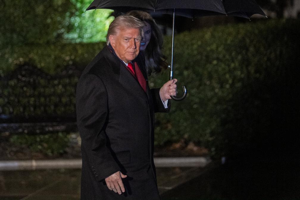 停火第一天就三连爆！伊朗炼油厂被炸，以军机坠毁，特朗普发出最后警告这停火协议