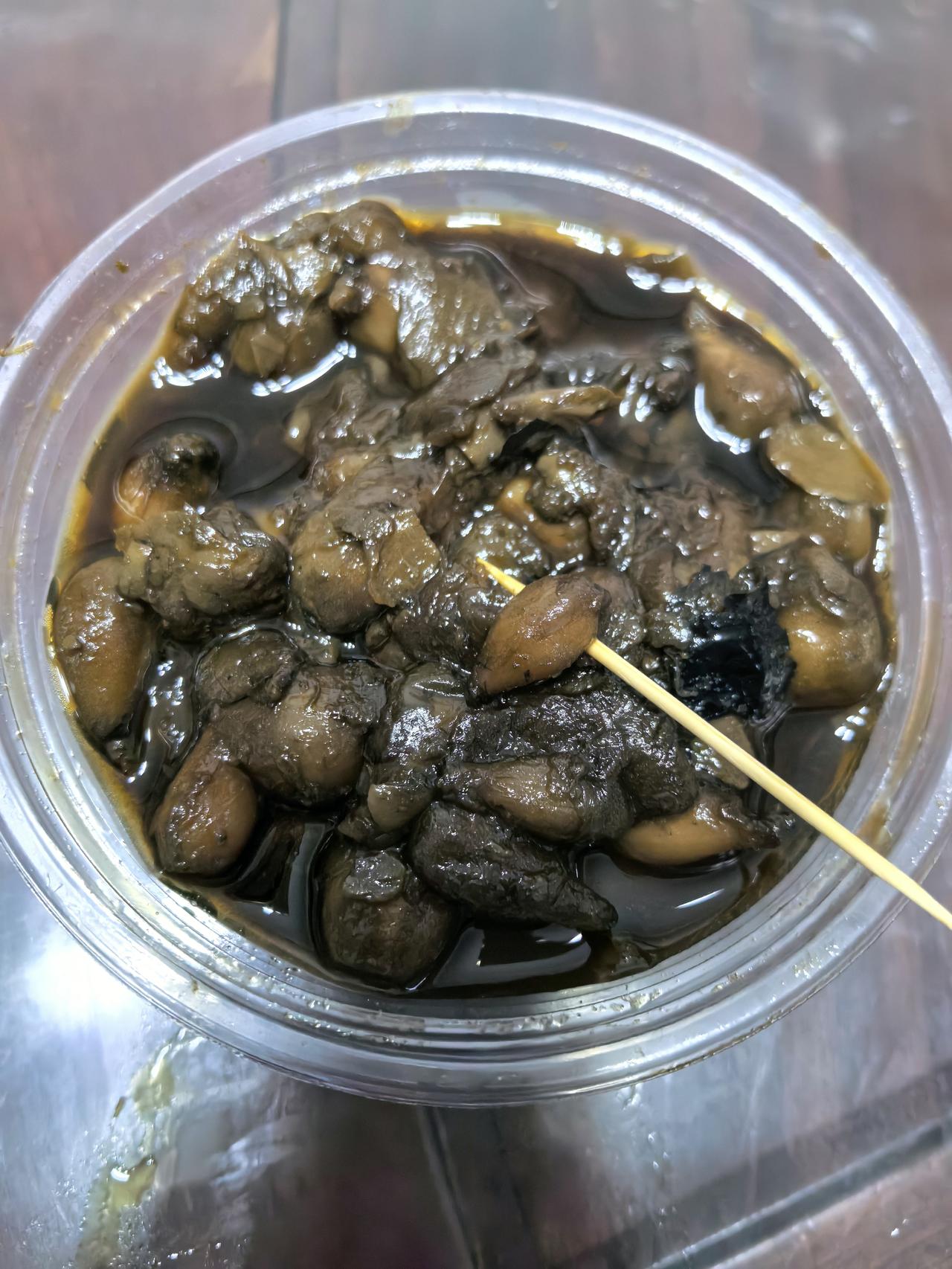 孩子地摊上买回来的，10元钱一盒。不知道什么，好吃吗？晒出我的今日美食