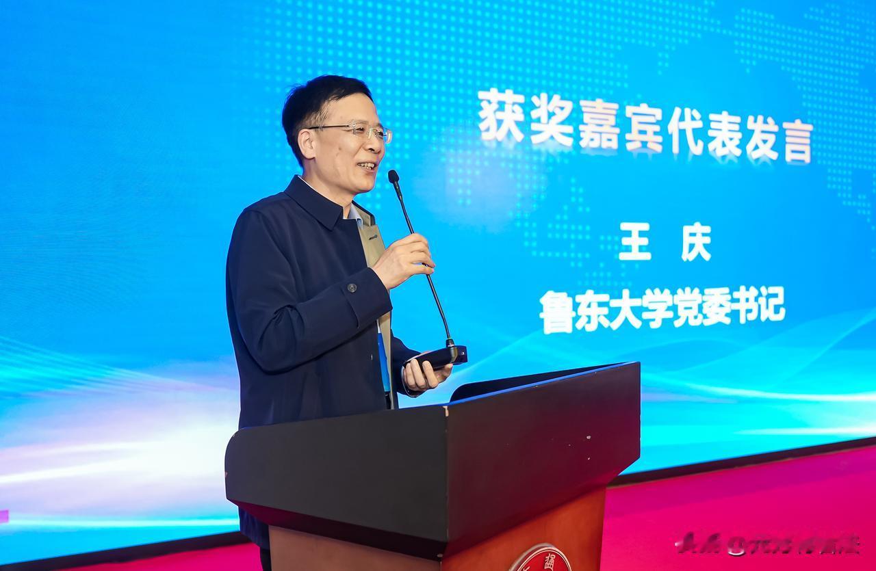 不寻常背后必有意外之事，果不其然，在突然被撤下官网简历两天后，传来王庆被查的消息