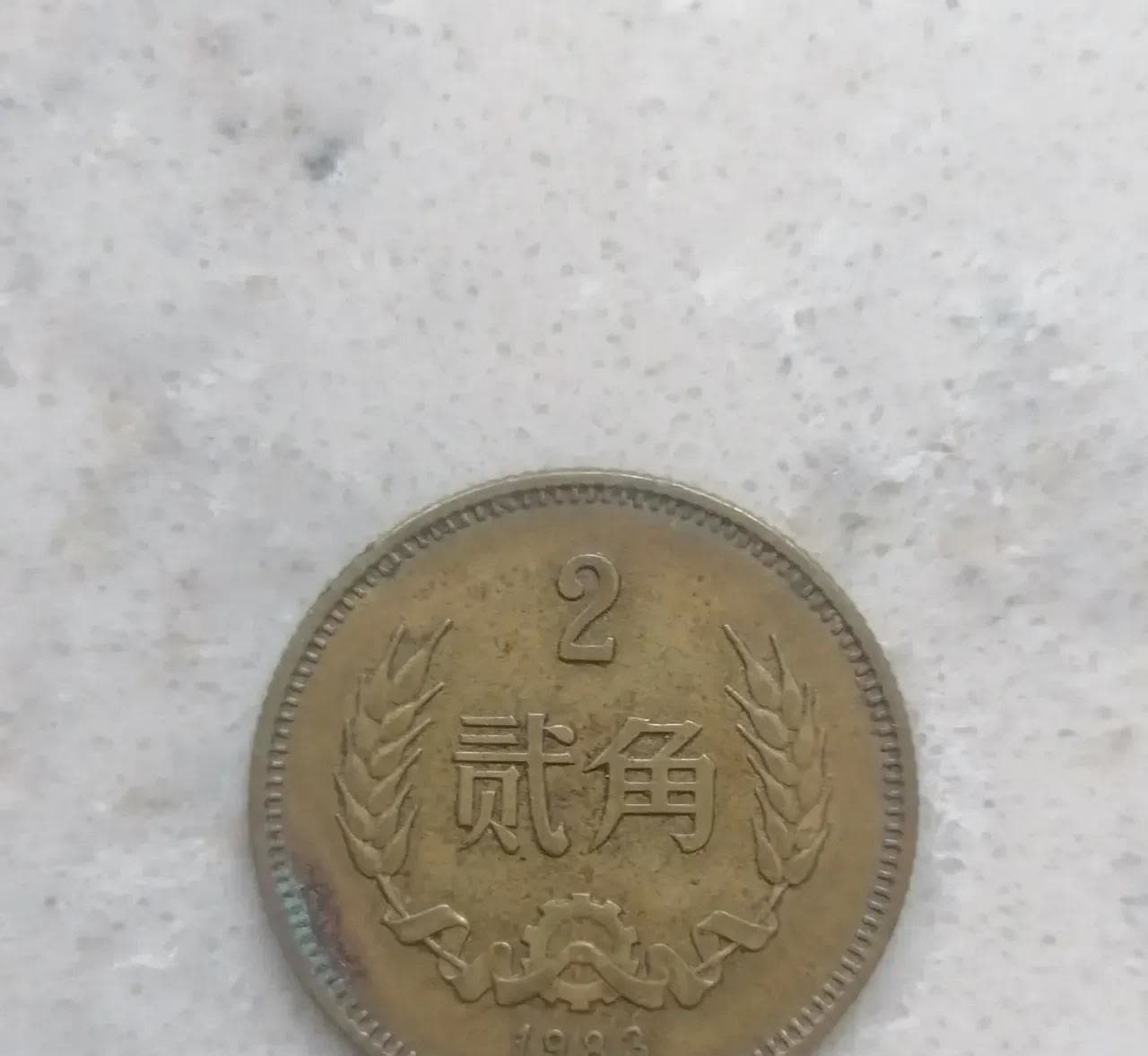 湖北，一名男子早上去吃早点，点了一杯豆浆，一个鸡蛋，两根油条，共计4.5元。他给