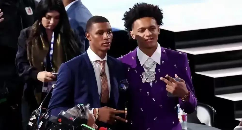 火箭队以一招“瞒天过海”的运作，将小贾的价值推向了新的高度，这绝非偶然。人们