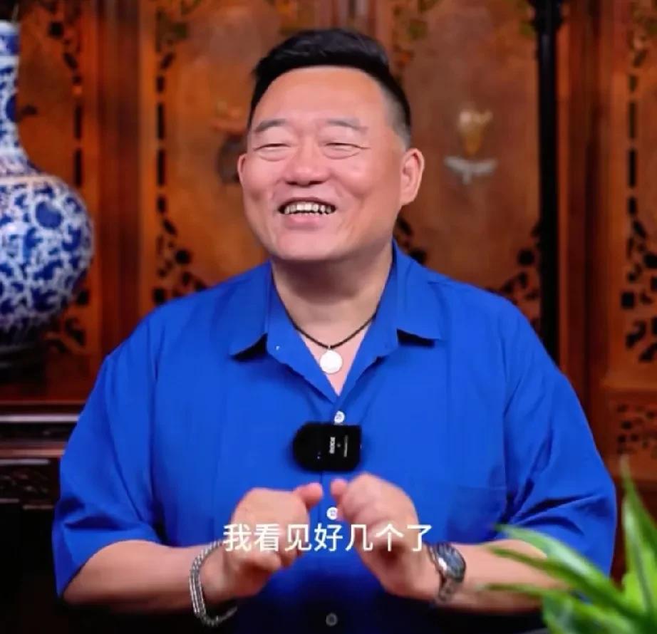 已经有账号高仿郑好的带货号了。冒用他的头像，起类似的名字，甚至有的已经卖钱了。对