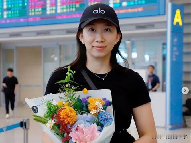 陈馨彤要回天津女排了，因为她跟俄罗斯球队解约，现在面临无处可去无球可打的局面。姚