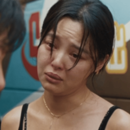辛芷蕾你还能原谅我吗《日掛中天》定档预告里，辛芷蕾一句“你还能原谅我吗？”字字