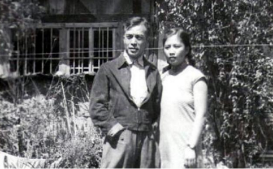 1938年，周恩来安排一女特工打入国民党高层刺探情报，谁料她竟嫁给了国军高官，身