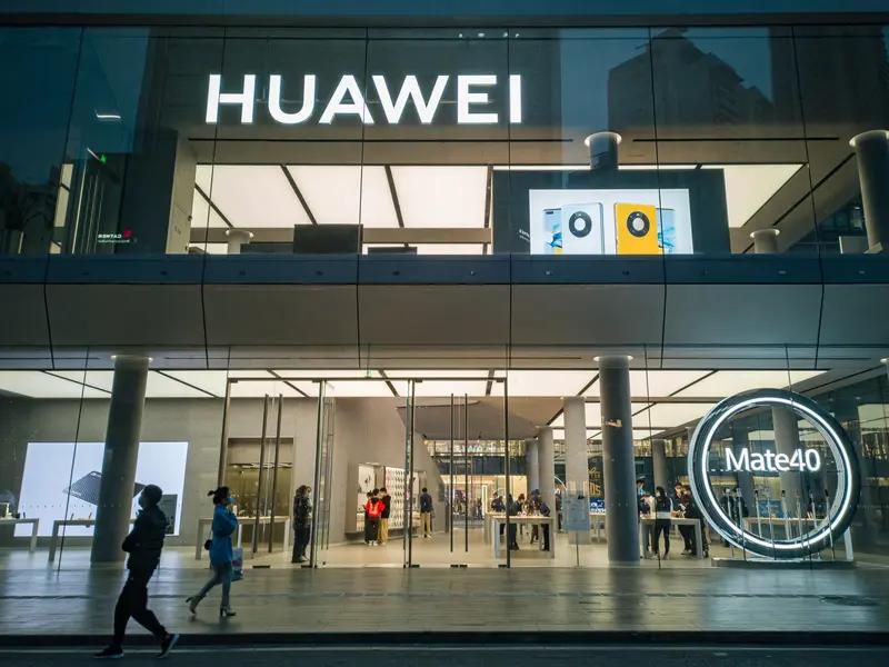 华为能不能打败苹果，这还真不好说。从技术层面看，华为在5G技术上领先苹果一大截，