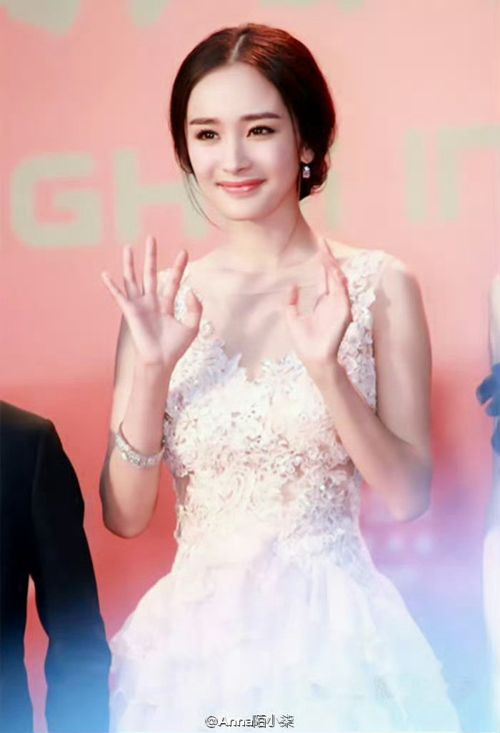 杨幂ym杨幂生万物上影节是你盛开的时机带着作品归来永远不会忘记我们