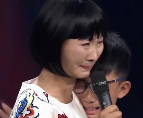 2018年，33岁龚艳突然得了宫颈癌，手术后29天，老公赶紧离了婚，她领着13岁