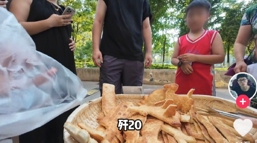 笑晕了那个河南卖烧饼的土木研究生出3D版本的烧饼了第一个作品就是歼20​