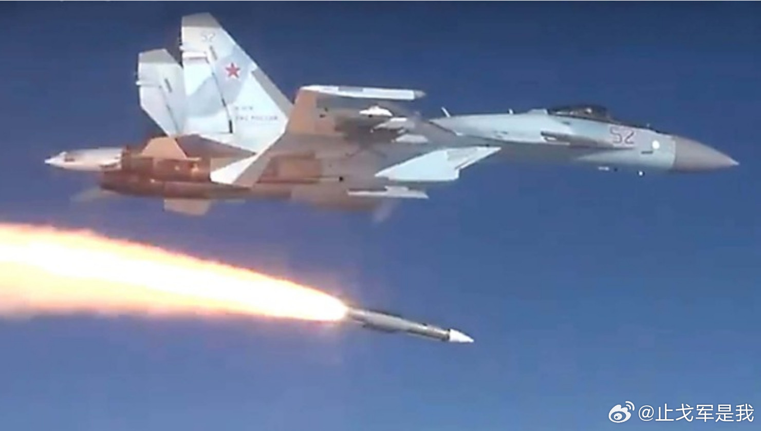 俄罗斯霸气！苏-35发射R-37M导弹，190公里外精准击落乌军米格-29202