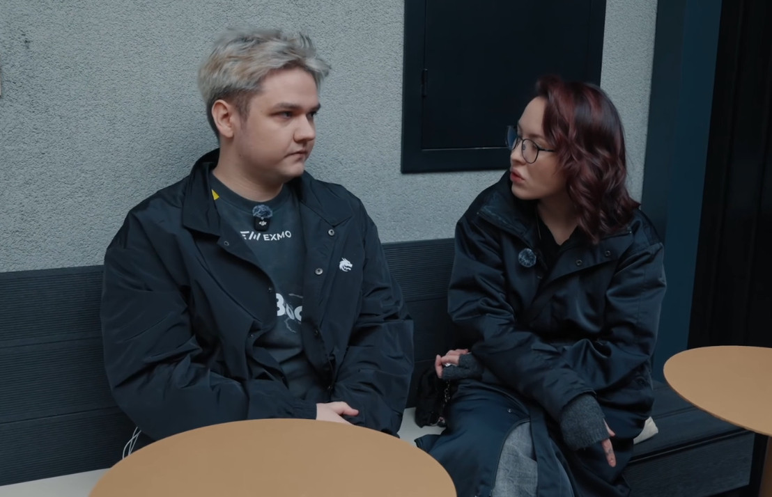 Yatoro在最近的一期Mrs.Marple的油管长采访节目中被问到了Ame相关