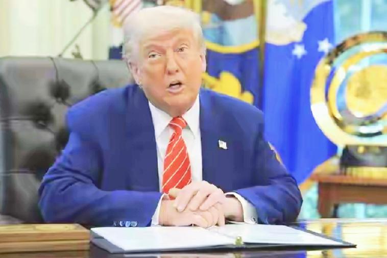 又蠢又荒唐！特朗普下令美国航母改回去，还说自己特懂造船这事儿！特朗普要求美国新