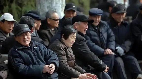 中国迎来人口死亡高峰？近年数据接连破千万，背后是一个时代的谢幕 当我们翻开统