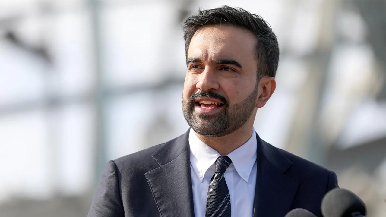 纽约当选市长马姆达尼发布视频“硬刚”联邦ICE，亲授“应对ICE敲门”指南近