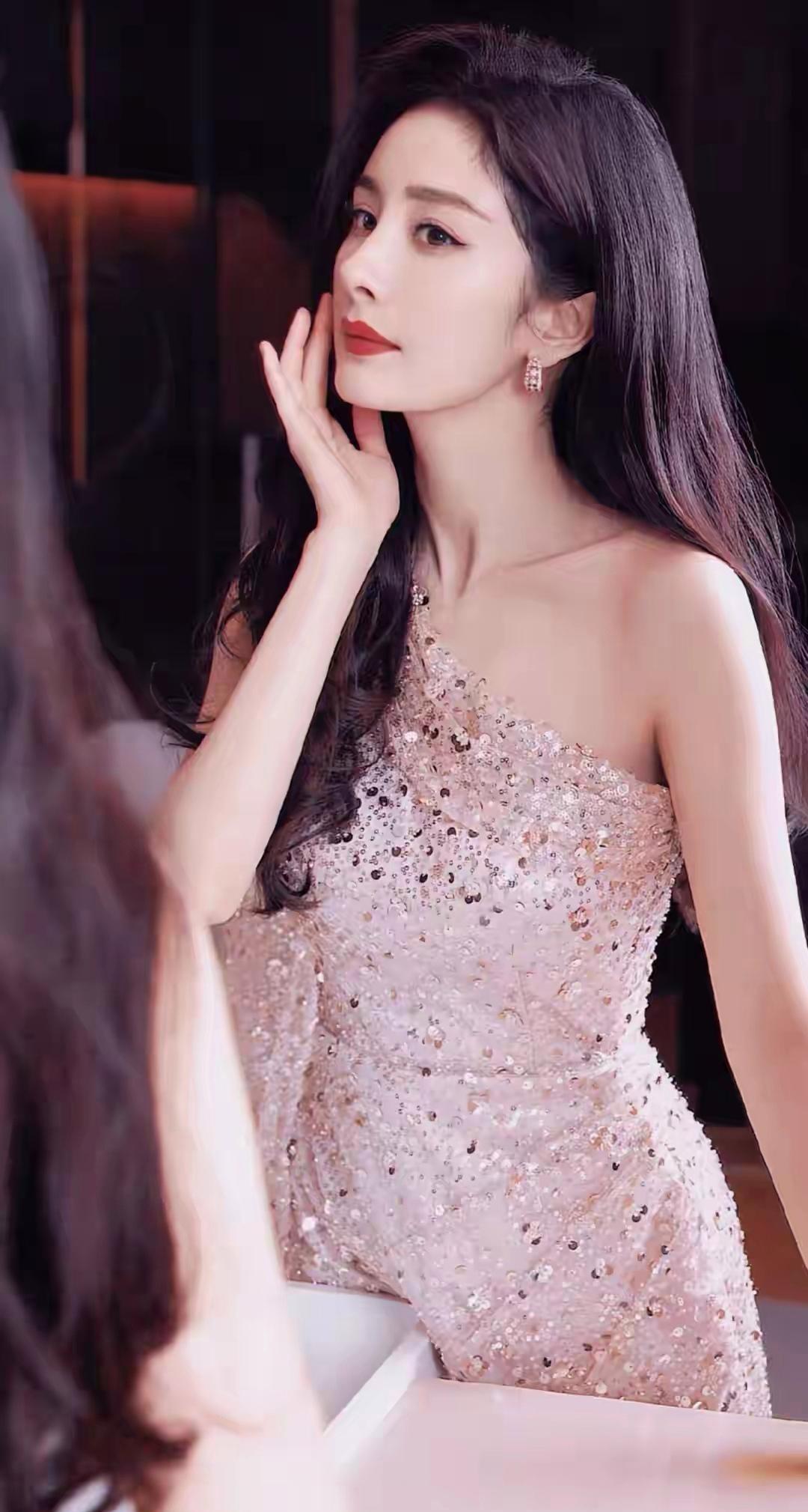 杨幂这颜值这身材太让人惊艳啦[比心][赞]娱乐性感好身材美腿