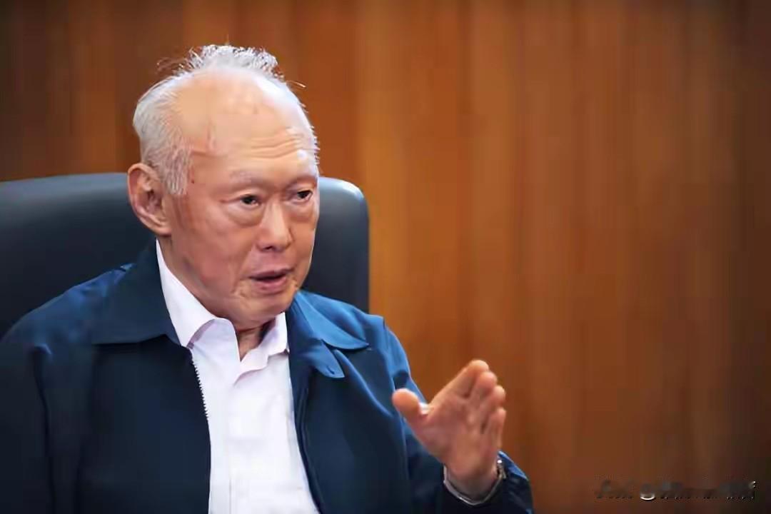 2025年12月12号那天，新加坡政府干了一件事，把李光耀住了几十年的那个老房子