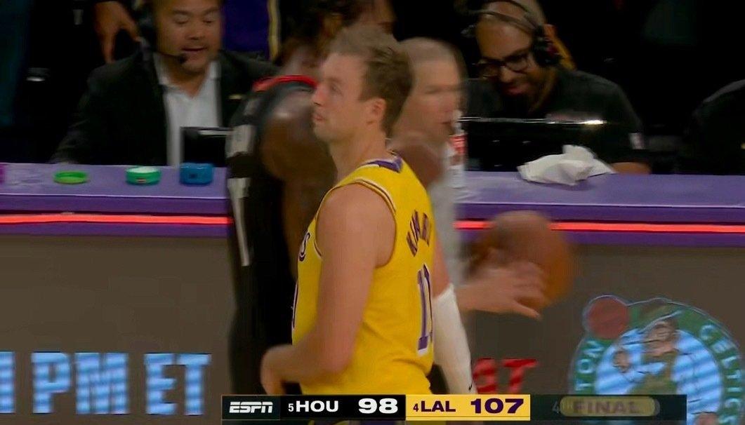 火箭进攻篮板21-3比湖人多了18个，居然还是输掉了比赛！肯纳德爆发27分，湖