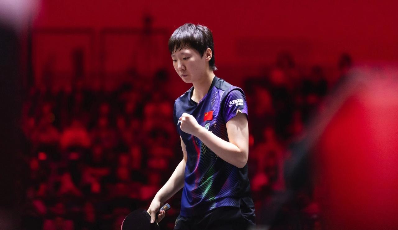 致敬王曼昱！顽强阻击，虽败犹荣！2-4不敌孙颖莎，王曼昱获得亚军，但曼昱表现