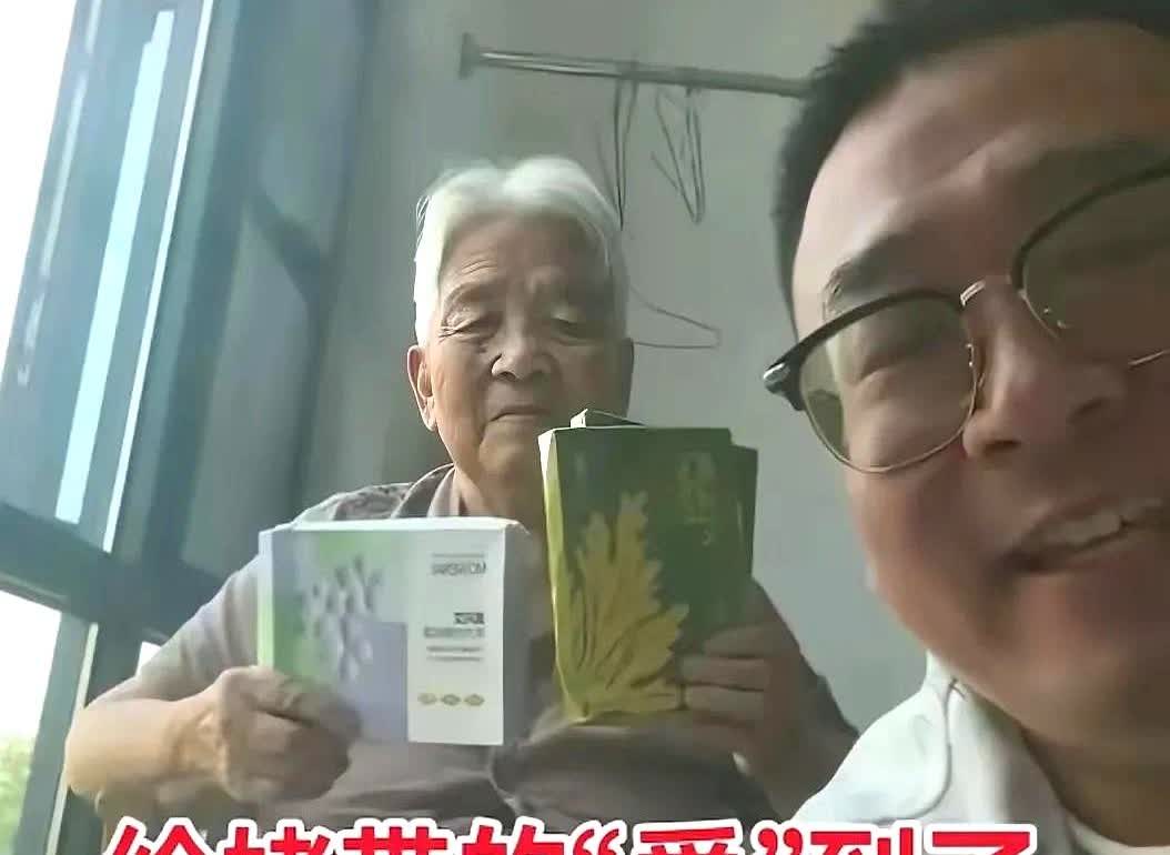 家人们！许妈姚爸回九江啦，柴桑大姐也跟着一起！今早一大家子去公园